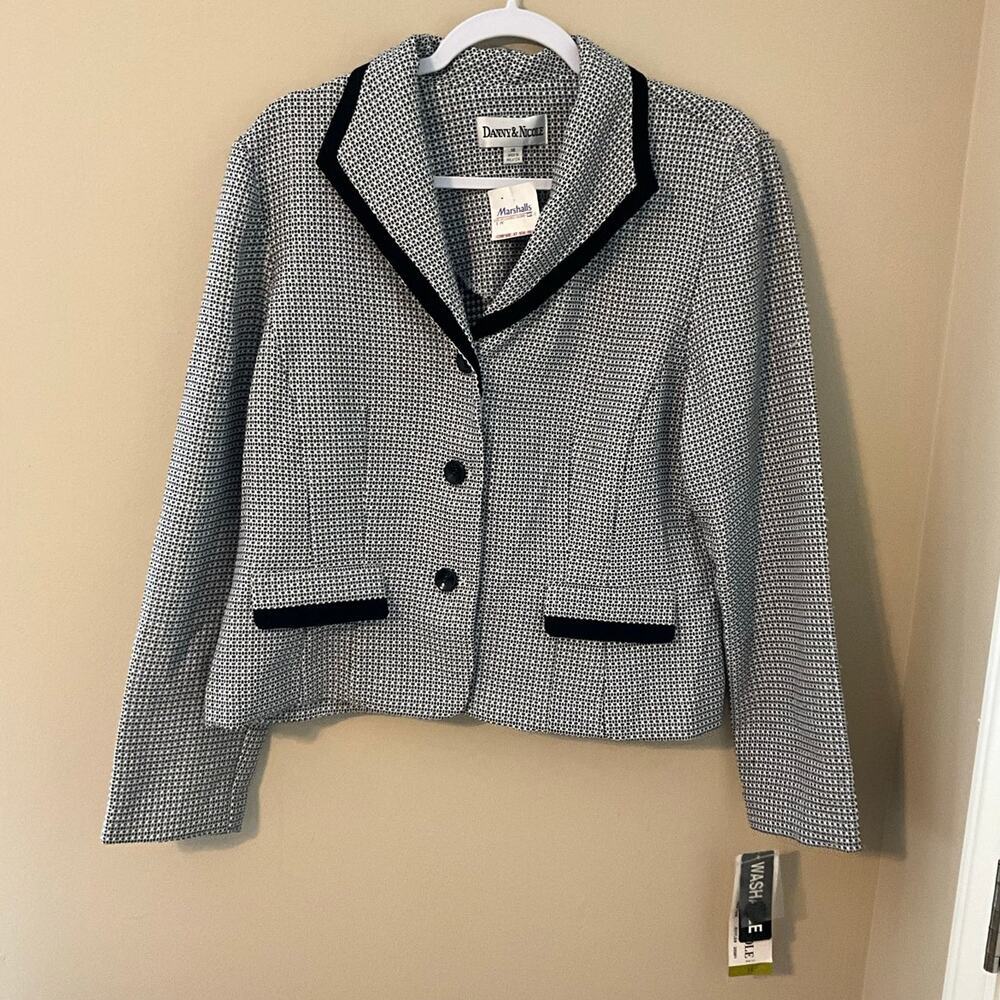 NWT Danny & Nicole Black And White Blazer With Black Buttons